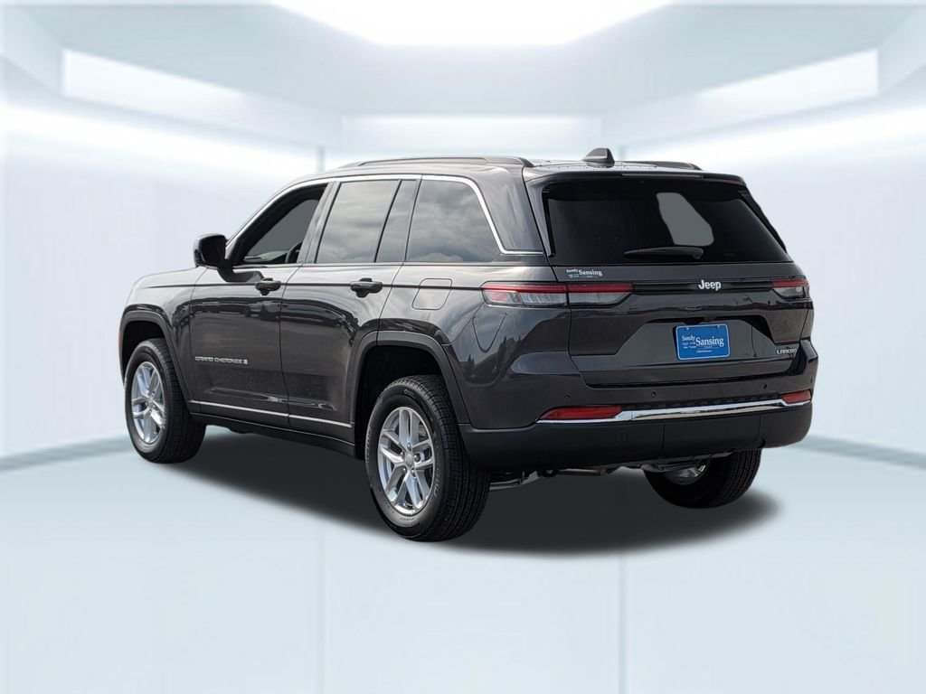 New 2026 Baltic Gray Metallic Clear-Coat Exterior Paint Jeep Laredo X image 3
