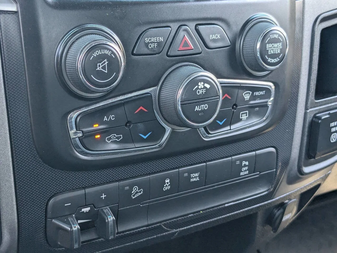 Used 2018 Brilliant Black Crystal Pearlcoat Ram Power Wagon image 26