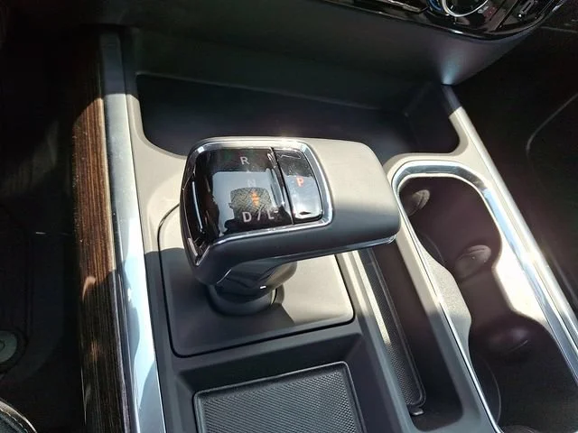 New 2026 Sterling Metallic GMC Elevation image 14