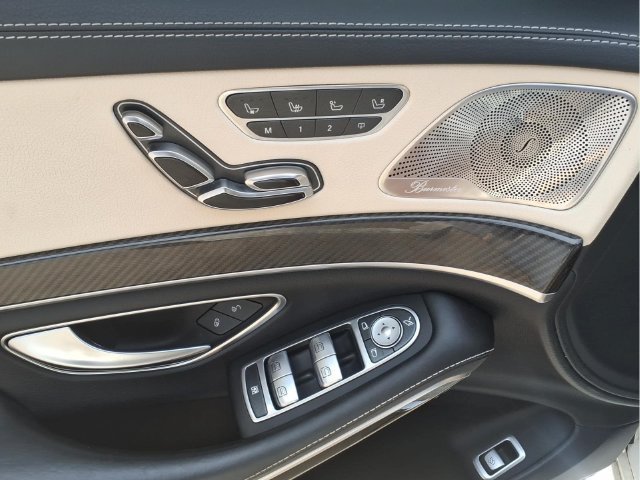 Used 2019 White Mercedes-Benz 4MATIC® image 18
