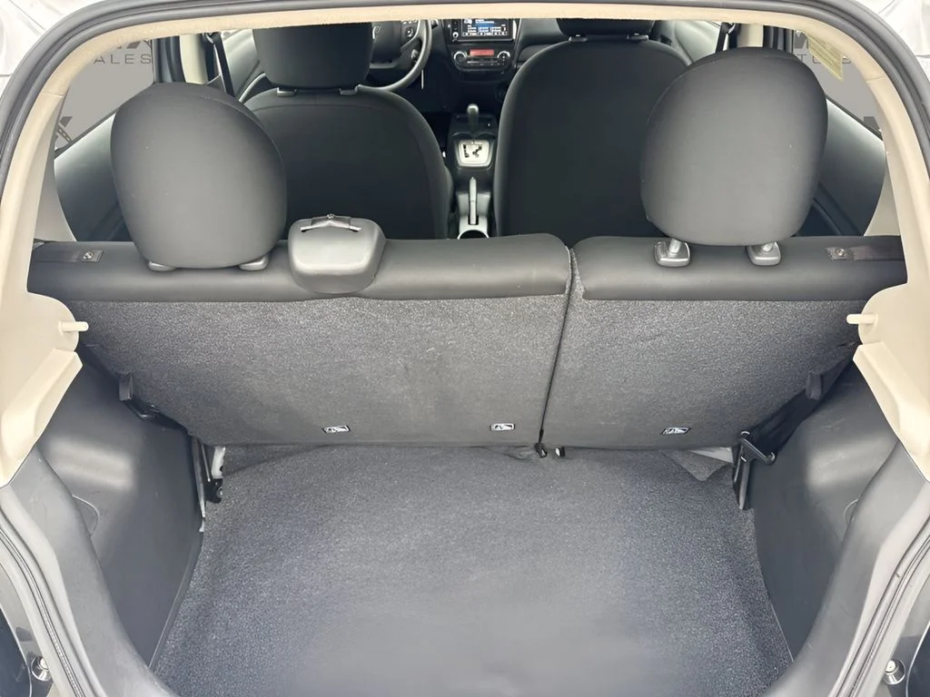 Used 2024 Silver Mitsubishi ES image 25