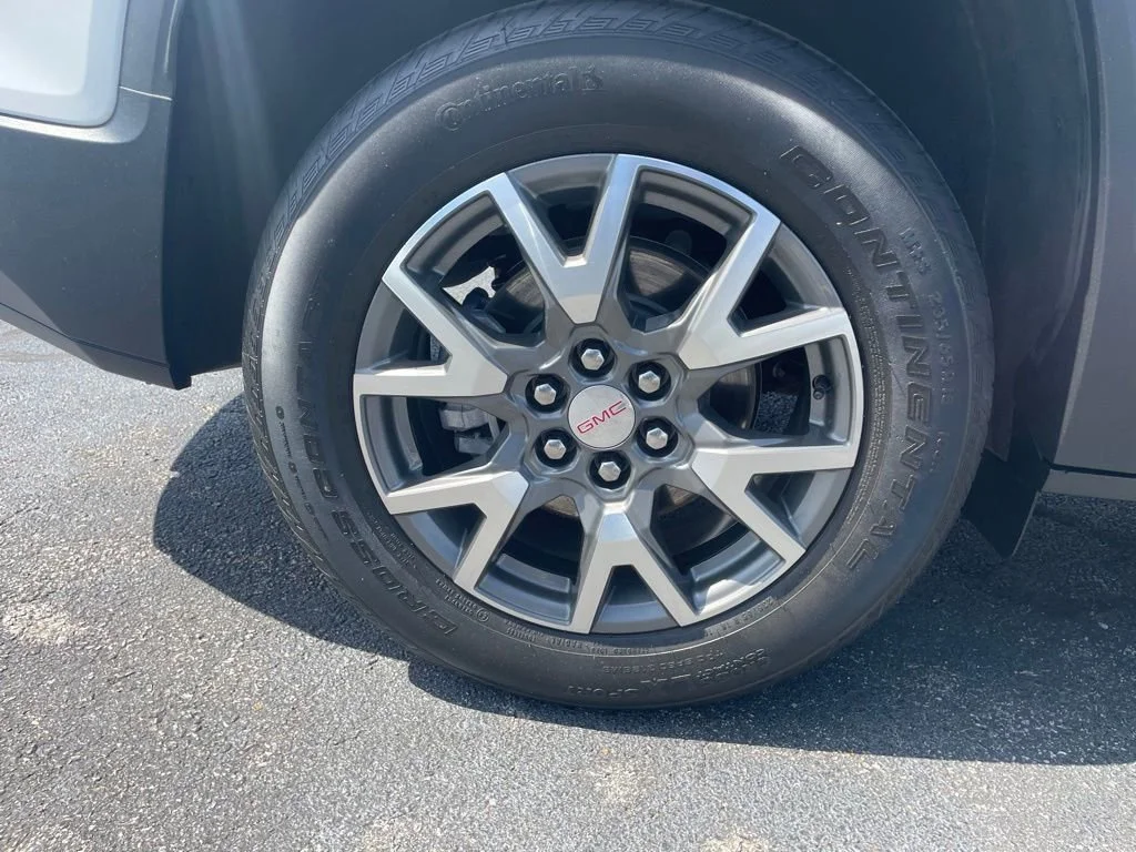 Used 2023 Summit White GMC SLE image 9