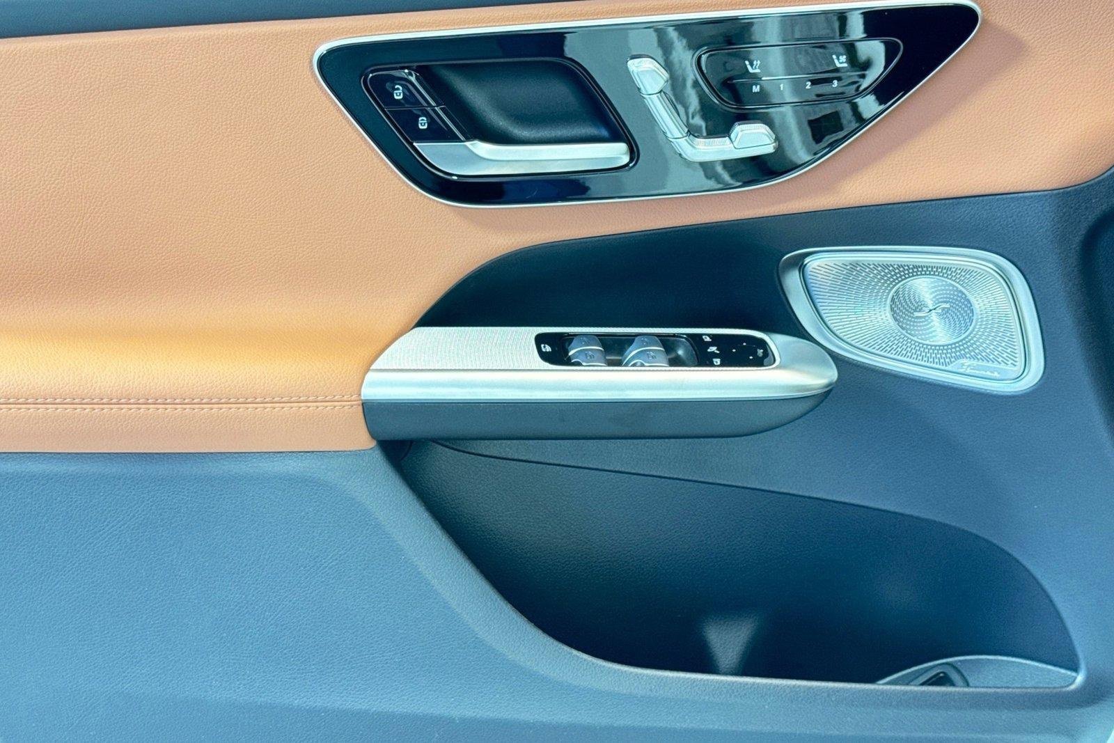 New 2026 Polar White Mercedes-Benz GLC 300 image 16