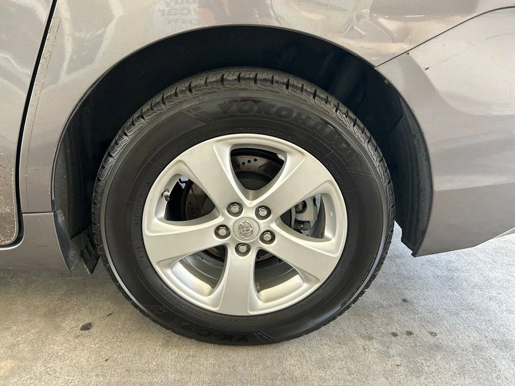 Used 2014 Gray Toyota LE image 14