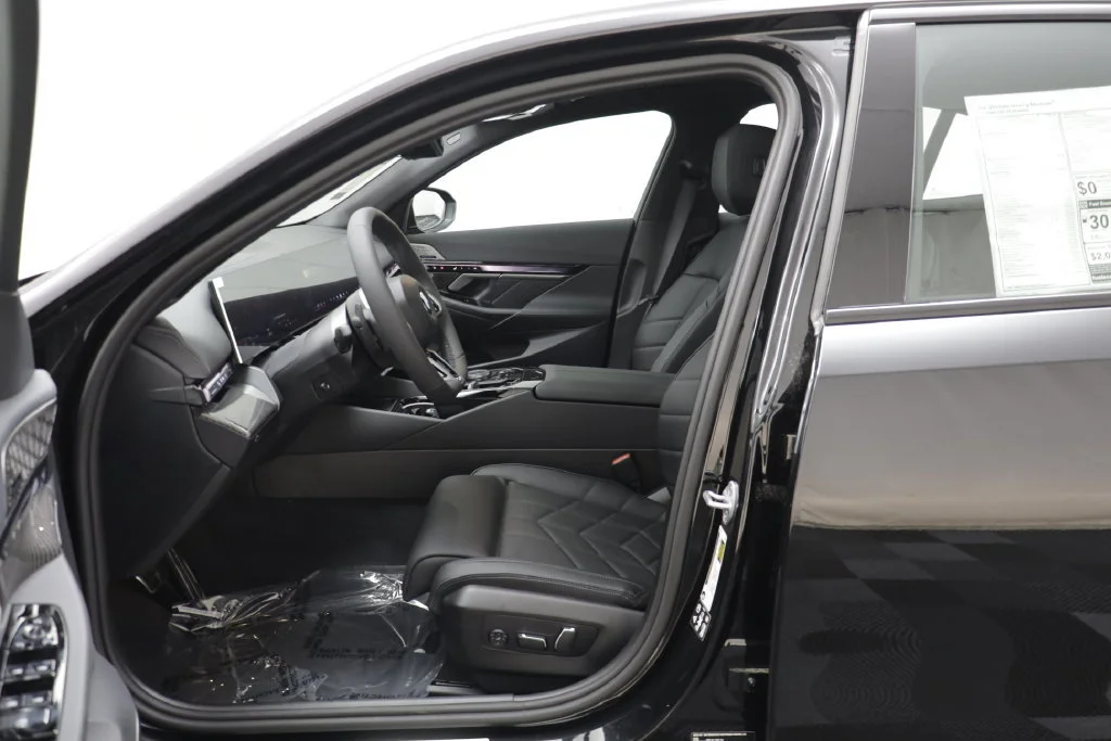 New 2027 BLACK SAPPHIRE BMW 530i xDrive image 6