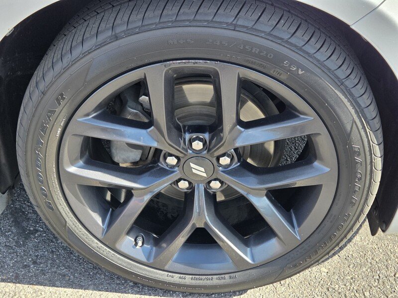 Used 2022 Silver Dodge SXT image 10