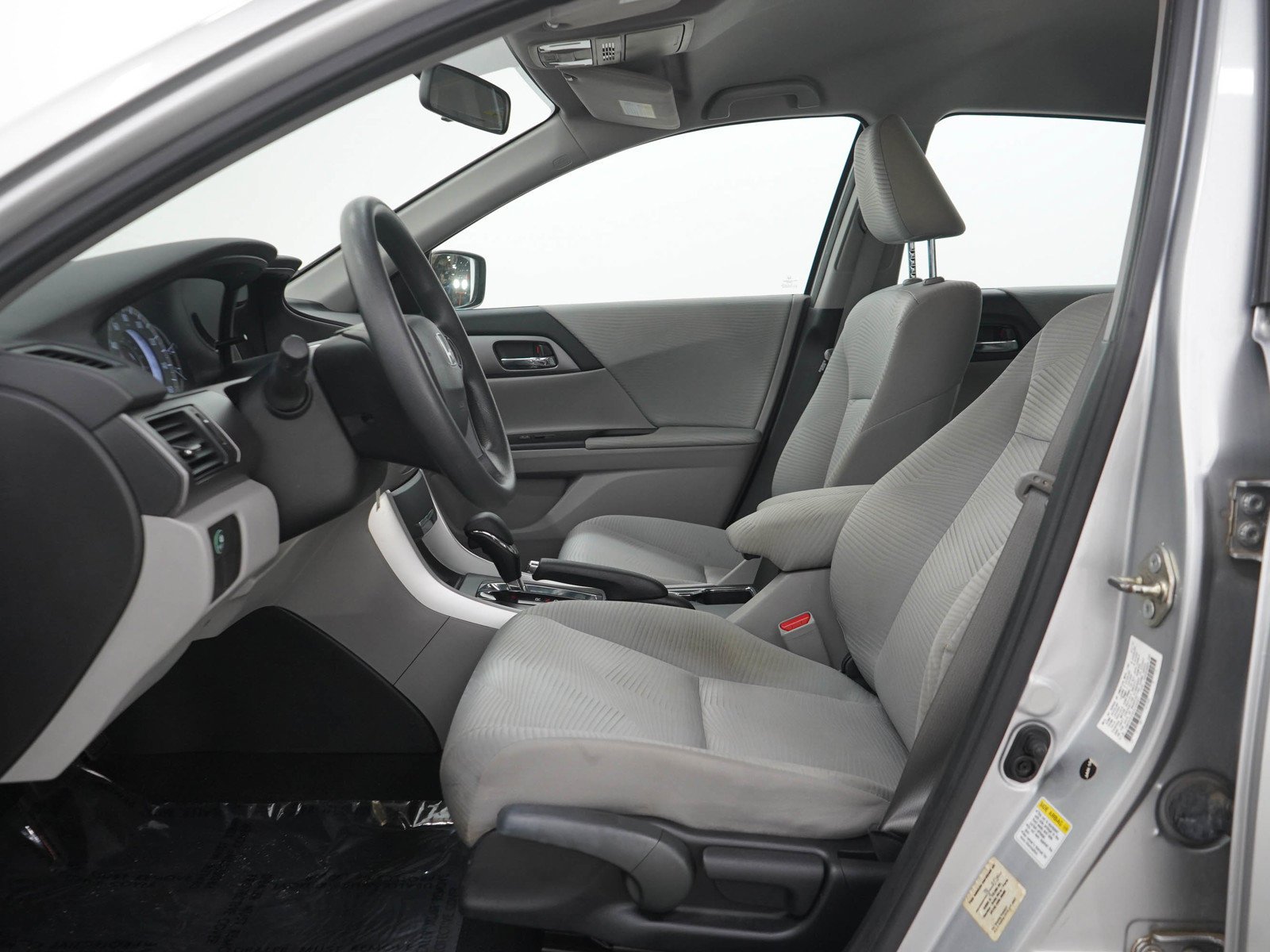 Used 2015 Alabaster Silver Metallic Honda LX image 21