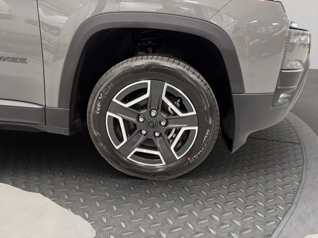 New 2026 Sting-Gray Clear-Coat Exterior Paint Jeep Laredo image 14