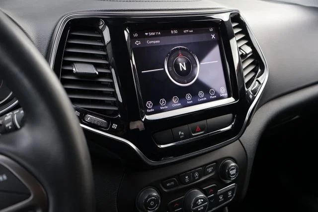 Used 2020 Green Jeep Limited image 21