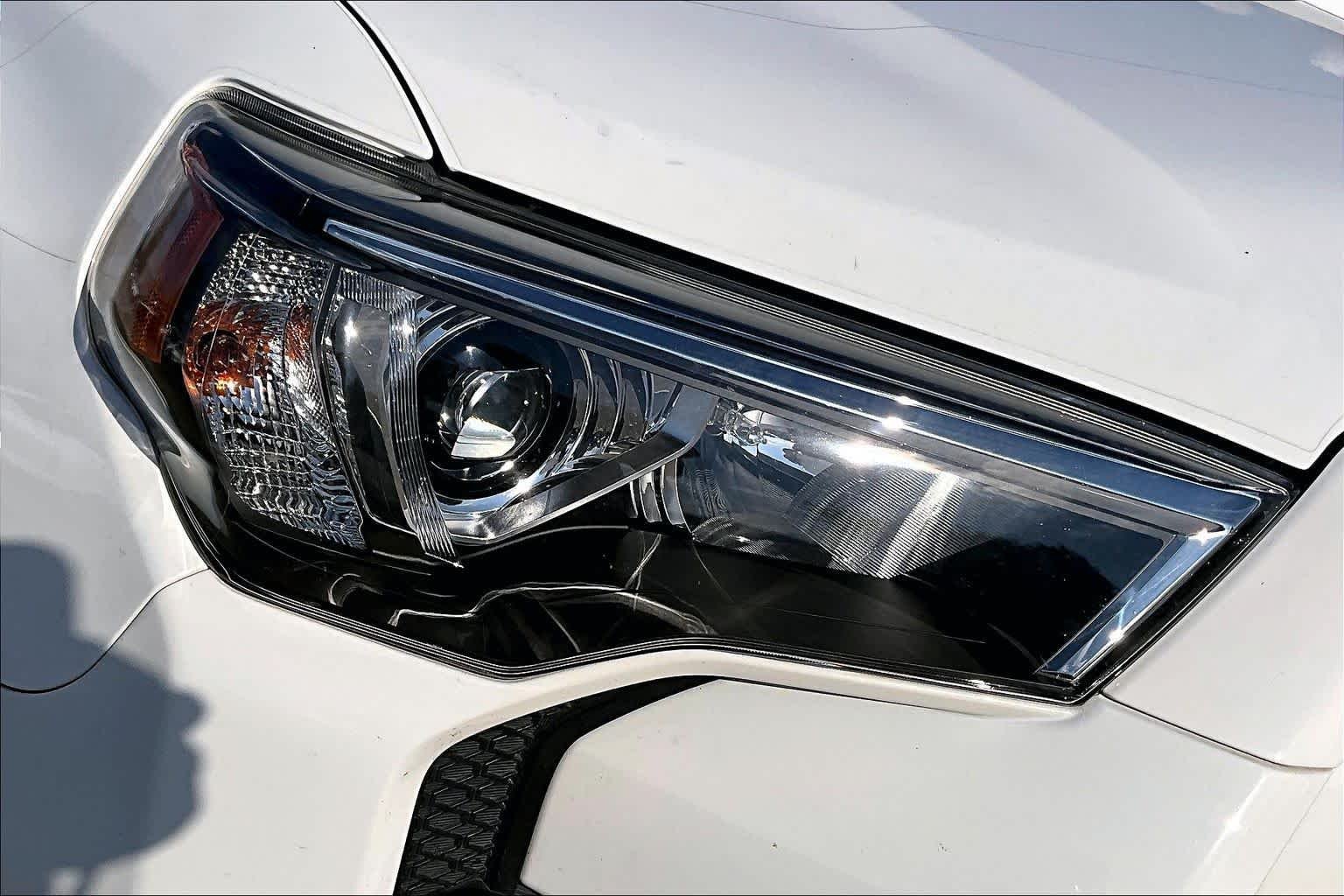 Used 2022 White Toyota SR5 Premium image 26