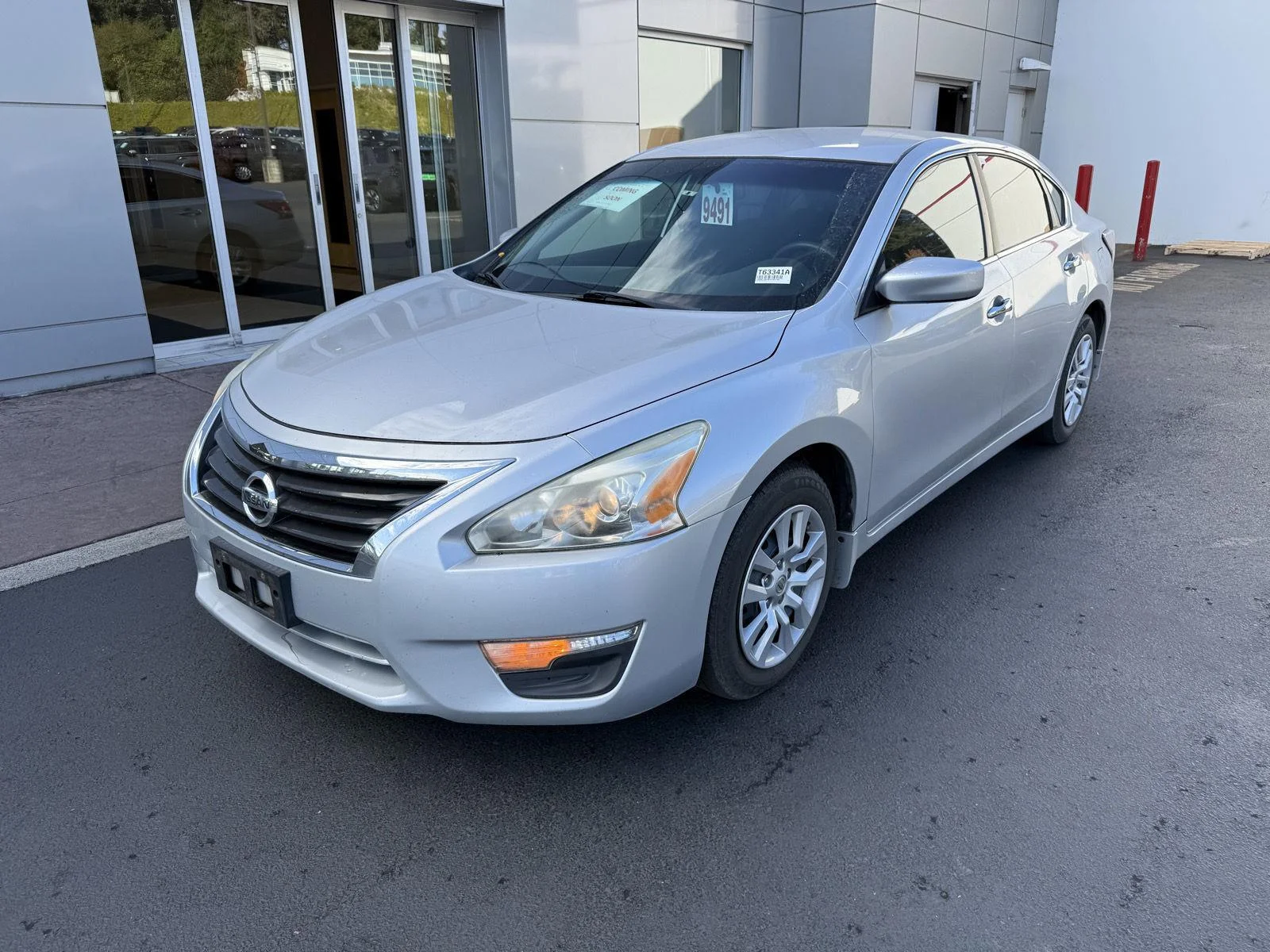 Used 2014 Brilliant Silver Metallic Nissan 2.5 S image 1
