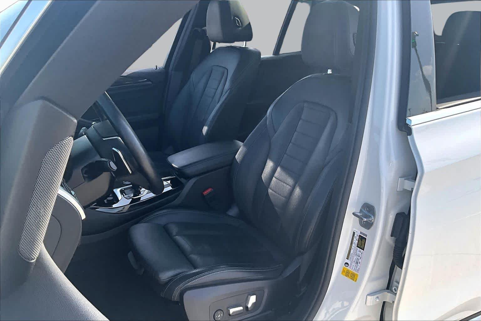Used 2019 Alpine White BMW sDrive30i image 7