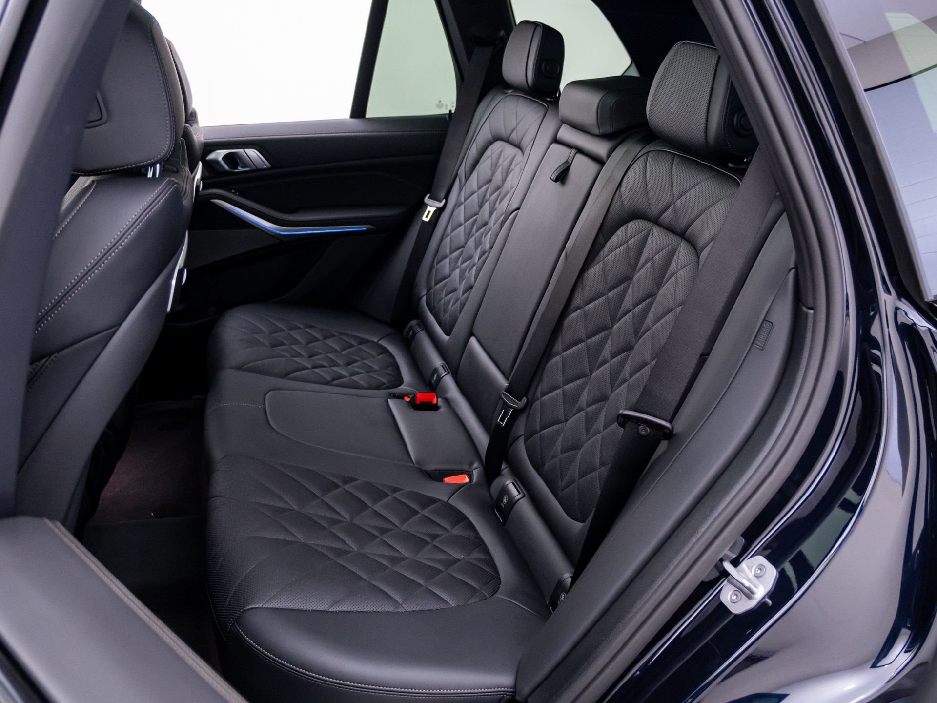 New 2026 Carbon Black Metallic BMW xDrive50e image 18