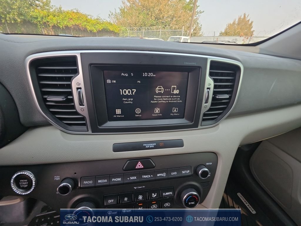 Used 2017 White Kia EX image 21