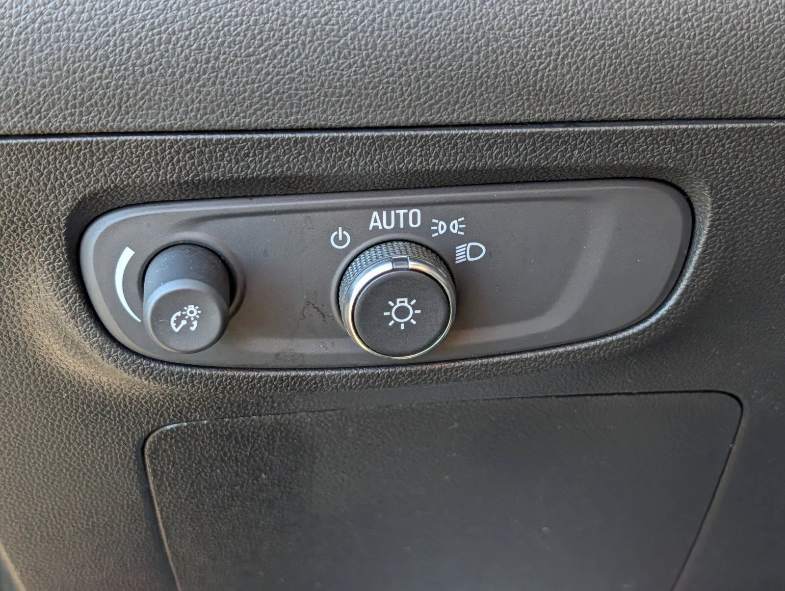 Used 2024 Ebony Twilight Metallic Buick Preferred image 11