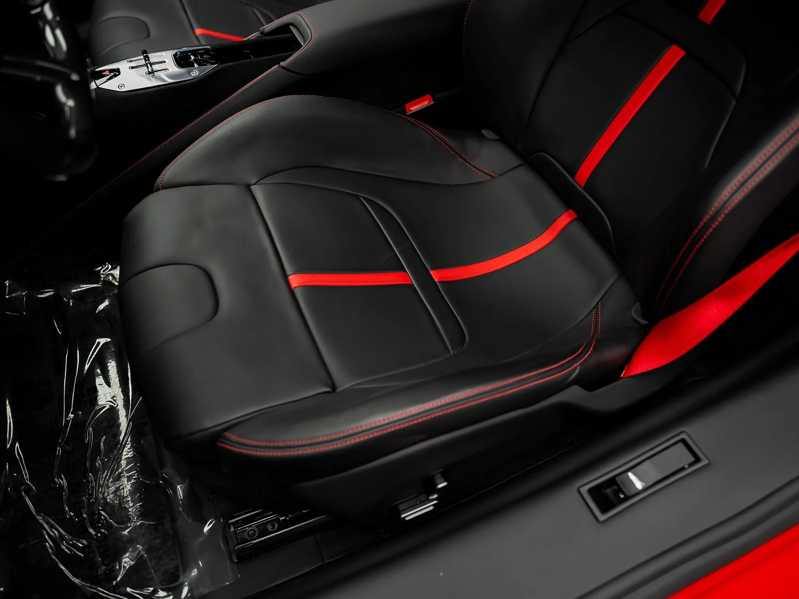 Used 2022 Red Ferrari Base image 39