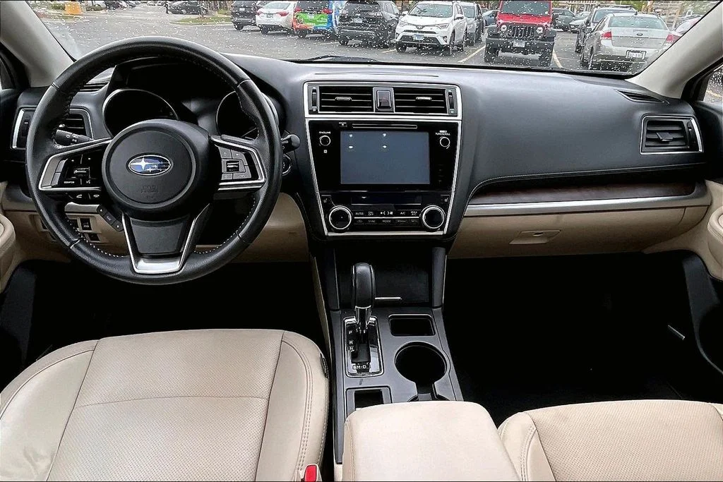Used 2018 White Subaru 2.5i image 17