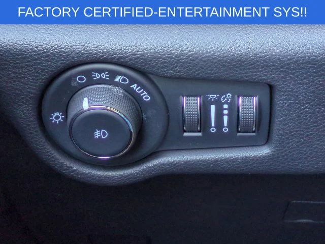 Used 2023 Blue Chrysler Limited image 19
