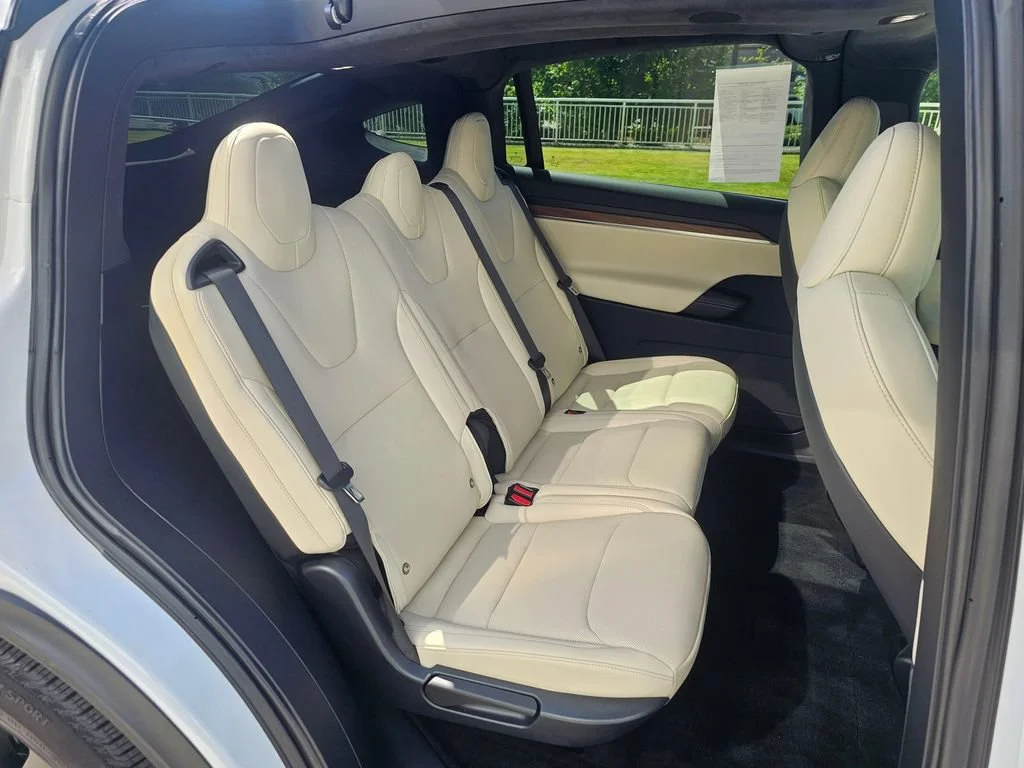 Used 2024  Tesla AWD image 12