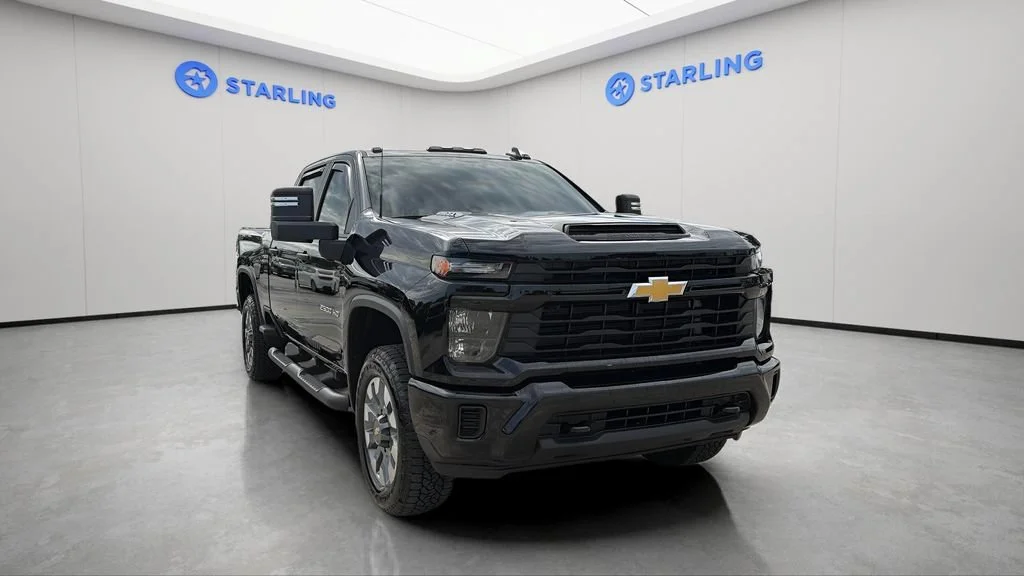 Used 2025 Black Chevrolet Custom image 14