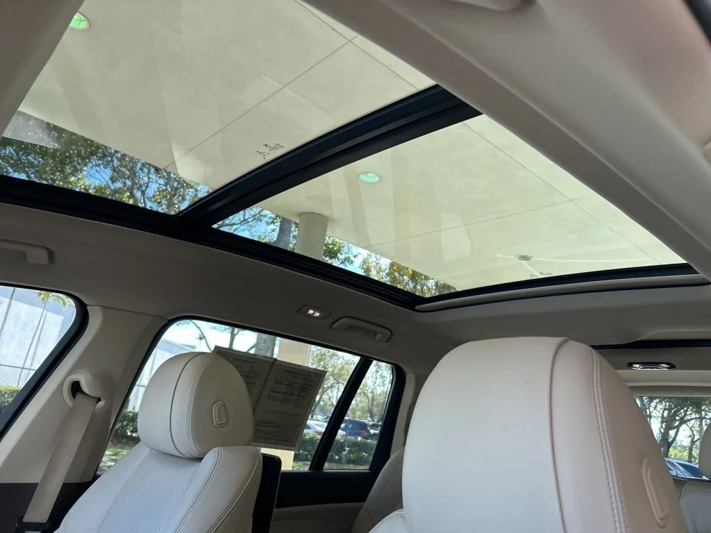 Used 2019 Black BMW xDrive40i image 18