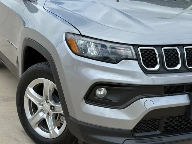 Used 2024 Gray Jeep Latitude image 3