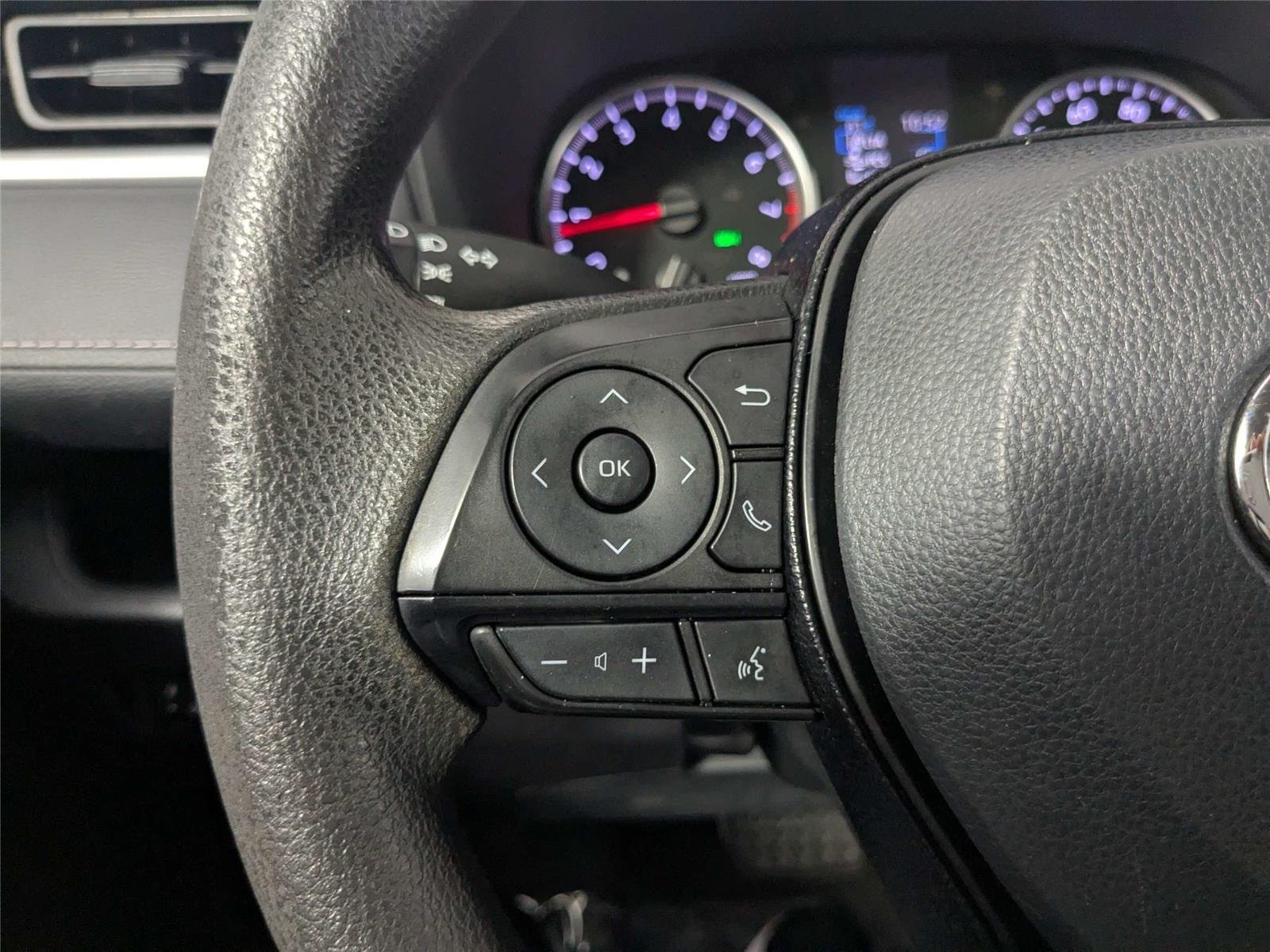 Used 2020 Magnetic Gray Metallic Toyota LE image 17