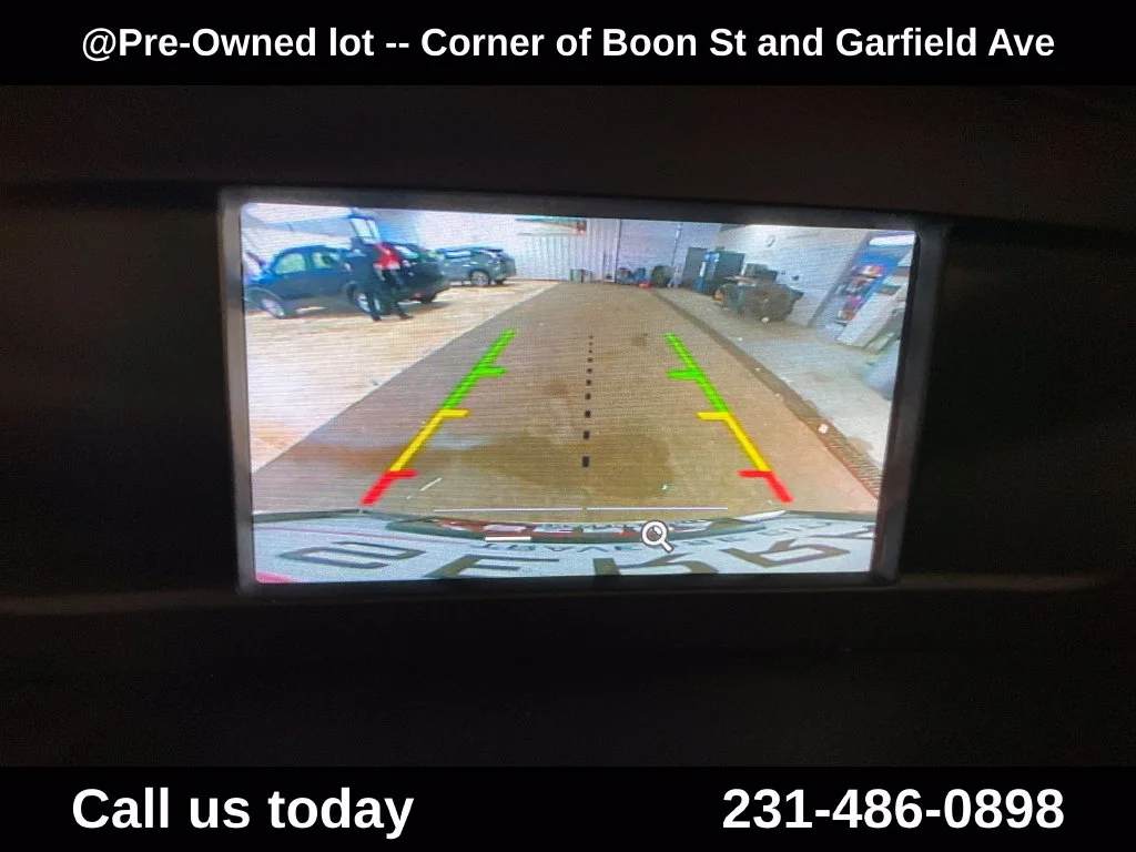 Used 2018 Gold Ford SE image 27