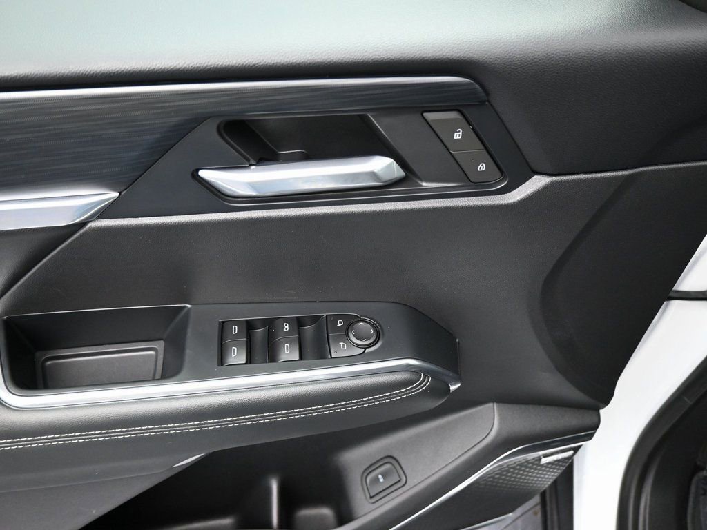 Used 2025 Summit White GMC Elevation image 11