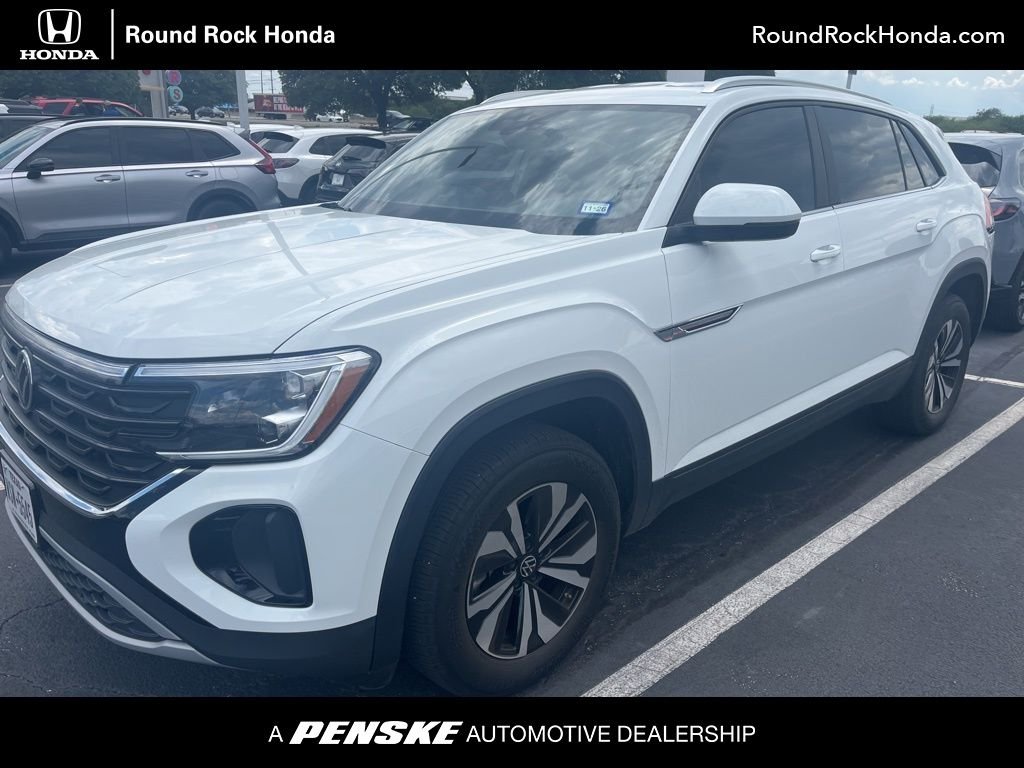 2024 Volkswagen Atlas Cross Sport 2.0T SE's photo