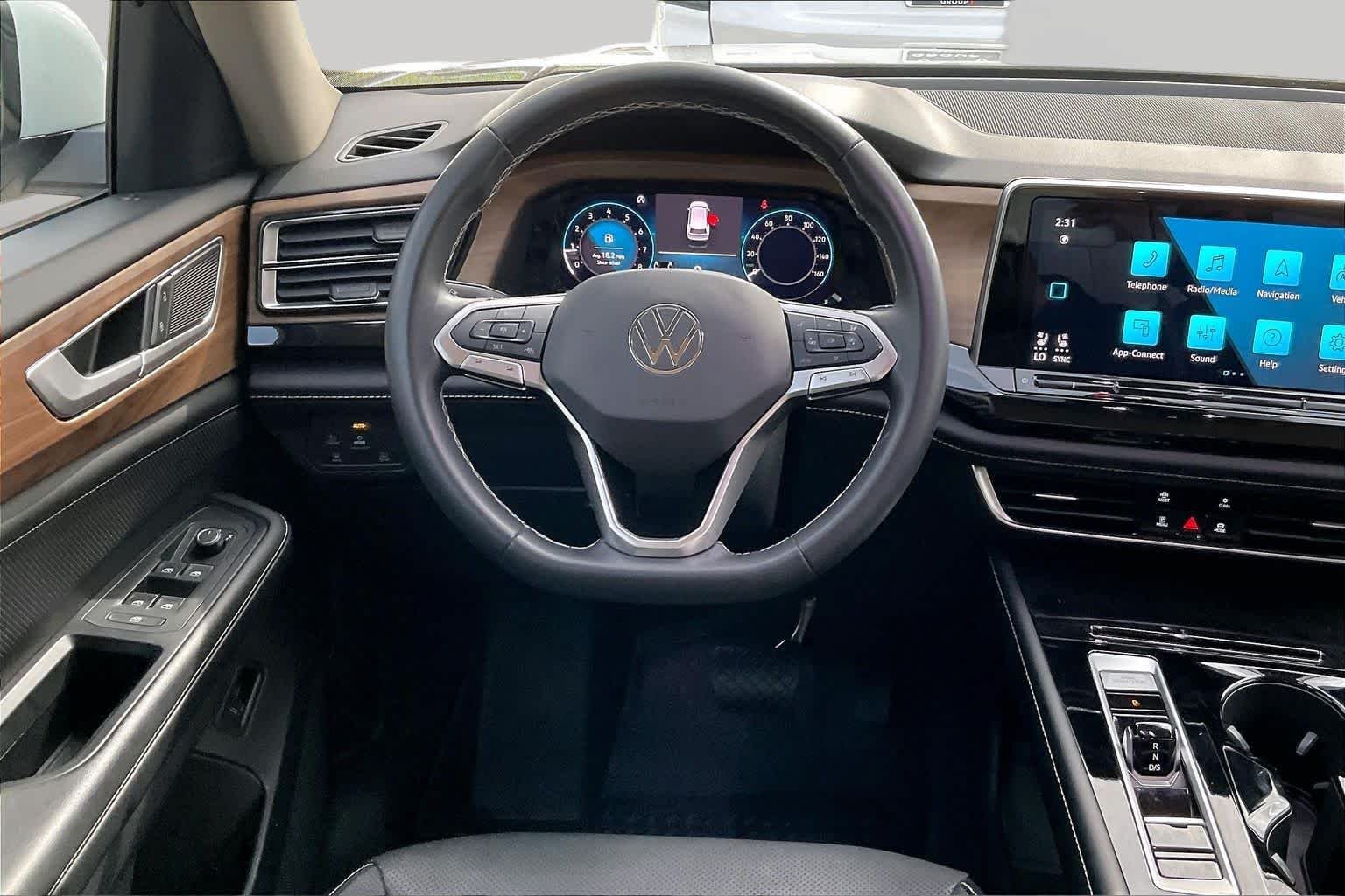 Used 2024 Pure White Volkswagen 2.0T SE w/Technology image 5