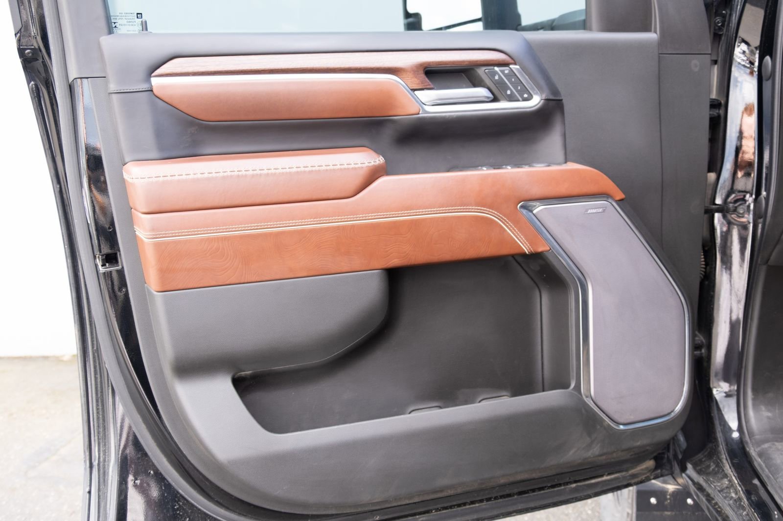 Used 2024 Onyx Black GMC Denali Ultimate image 12