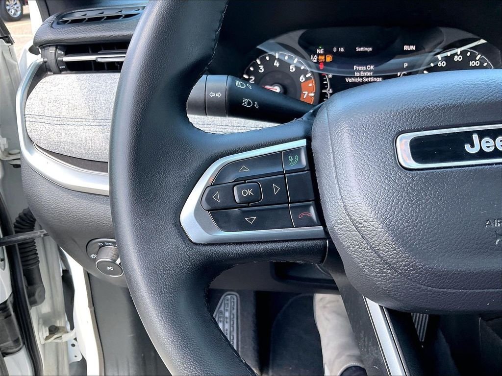 Used 2024 White Jeep Latitude image 22