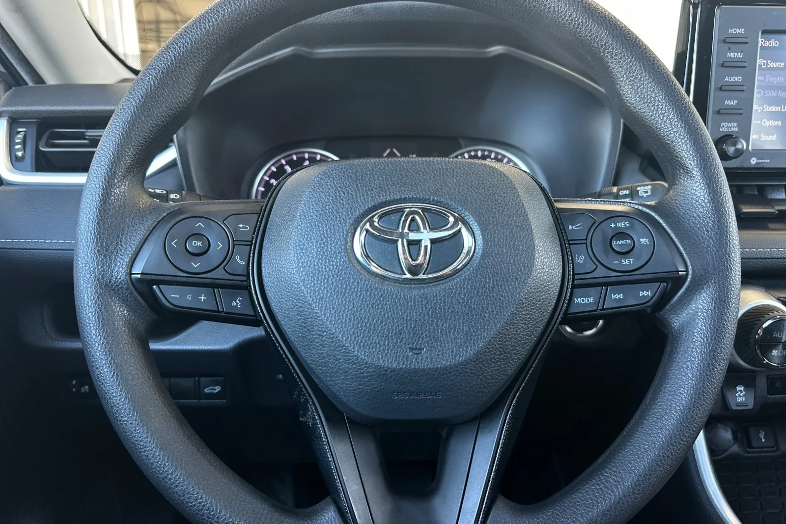 Used 2021 MAGNETIC GRAY Toyota XLE image 21