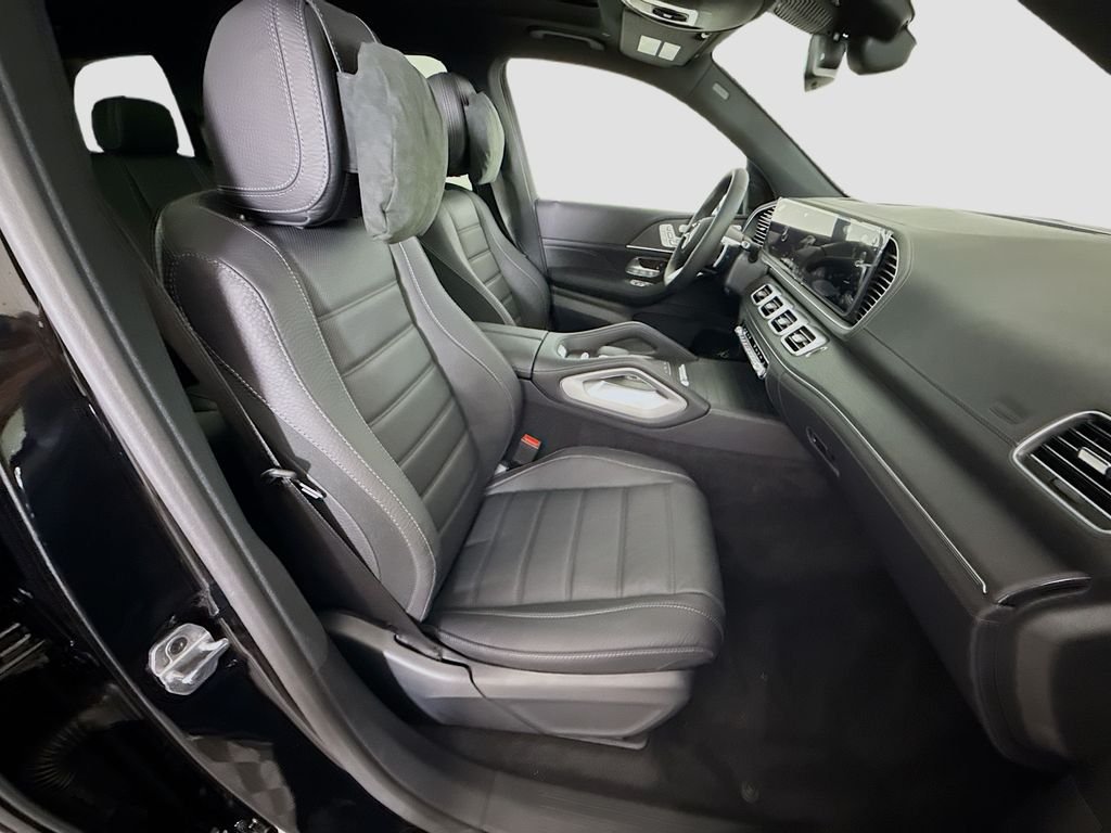 New 2026 Black Mercedes-Benz GLS 450 image 32
