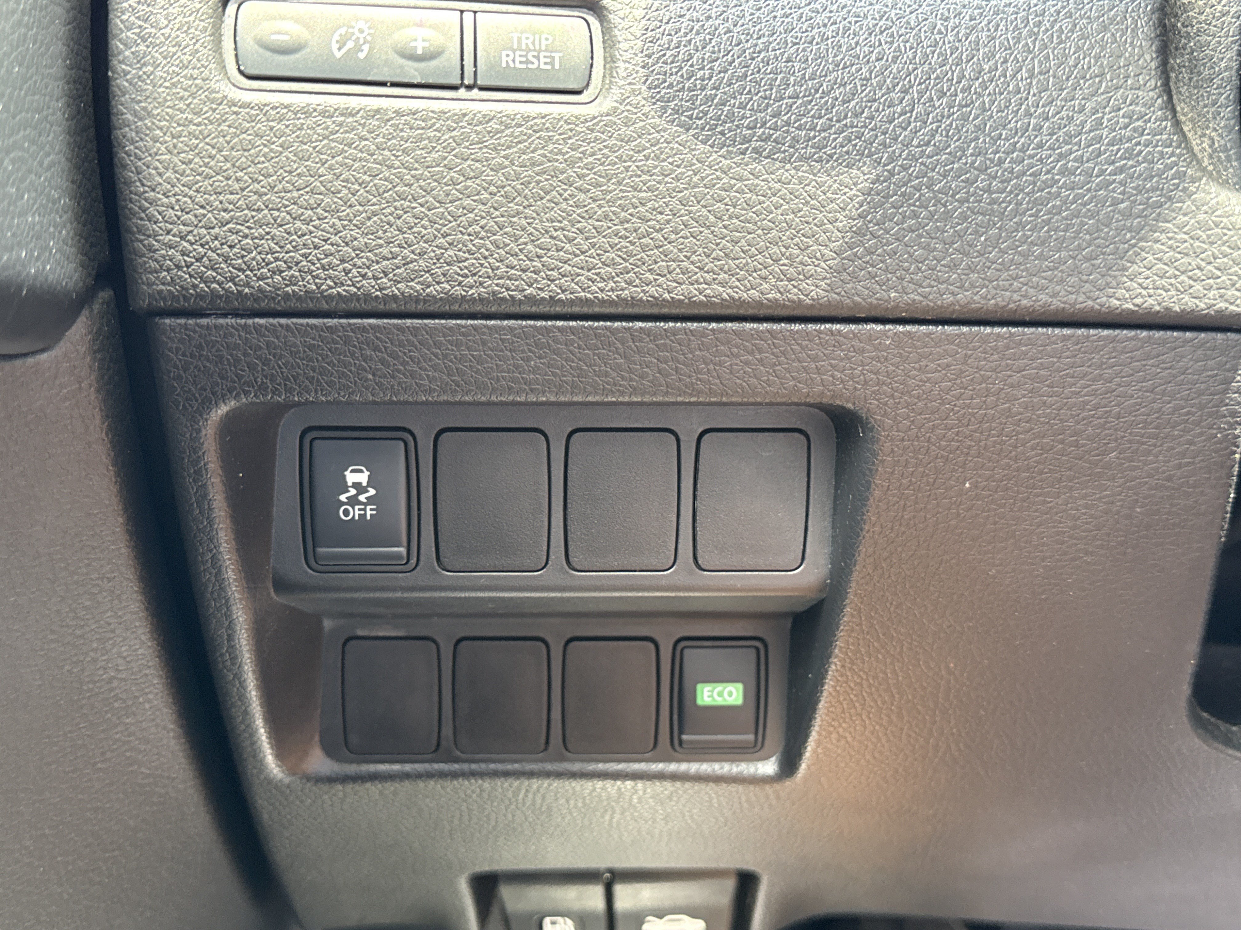 Used 2019 Magnetic Black Pearl Nissan S image 18