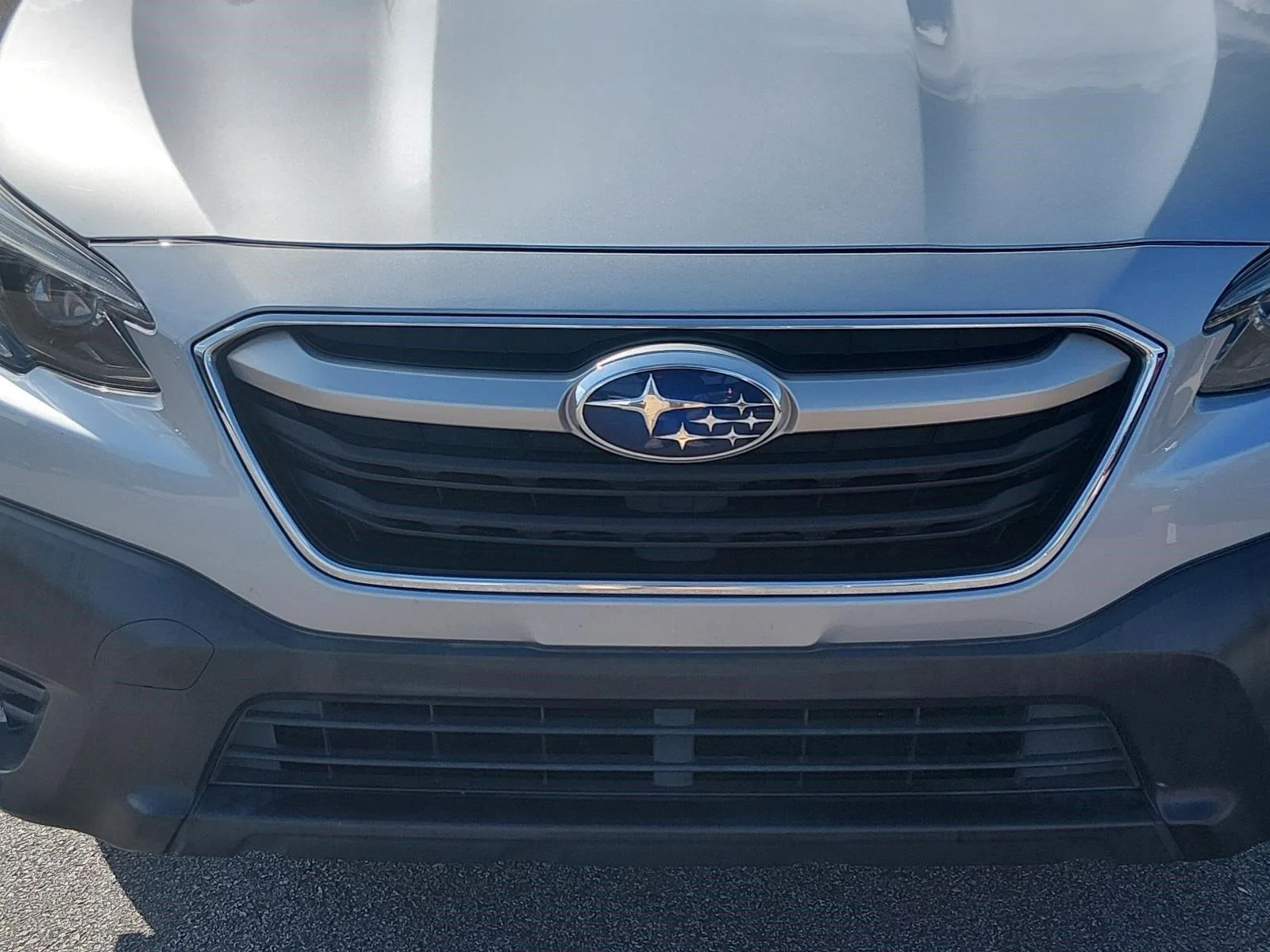 Used 2021 Ice Silver Metallic Subaru Premium image 9