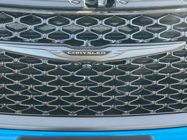 New 2026 Hydro Blue Pearl-Coat Exterior Paint Chrysler Limited image 43