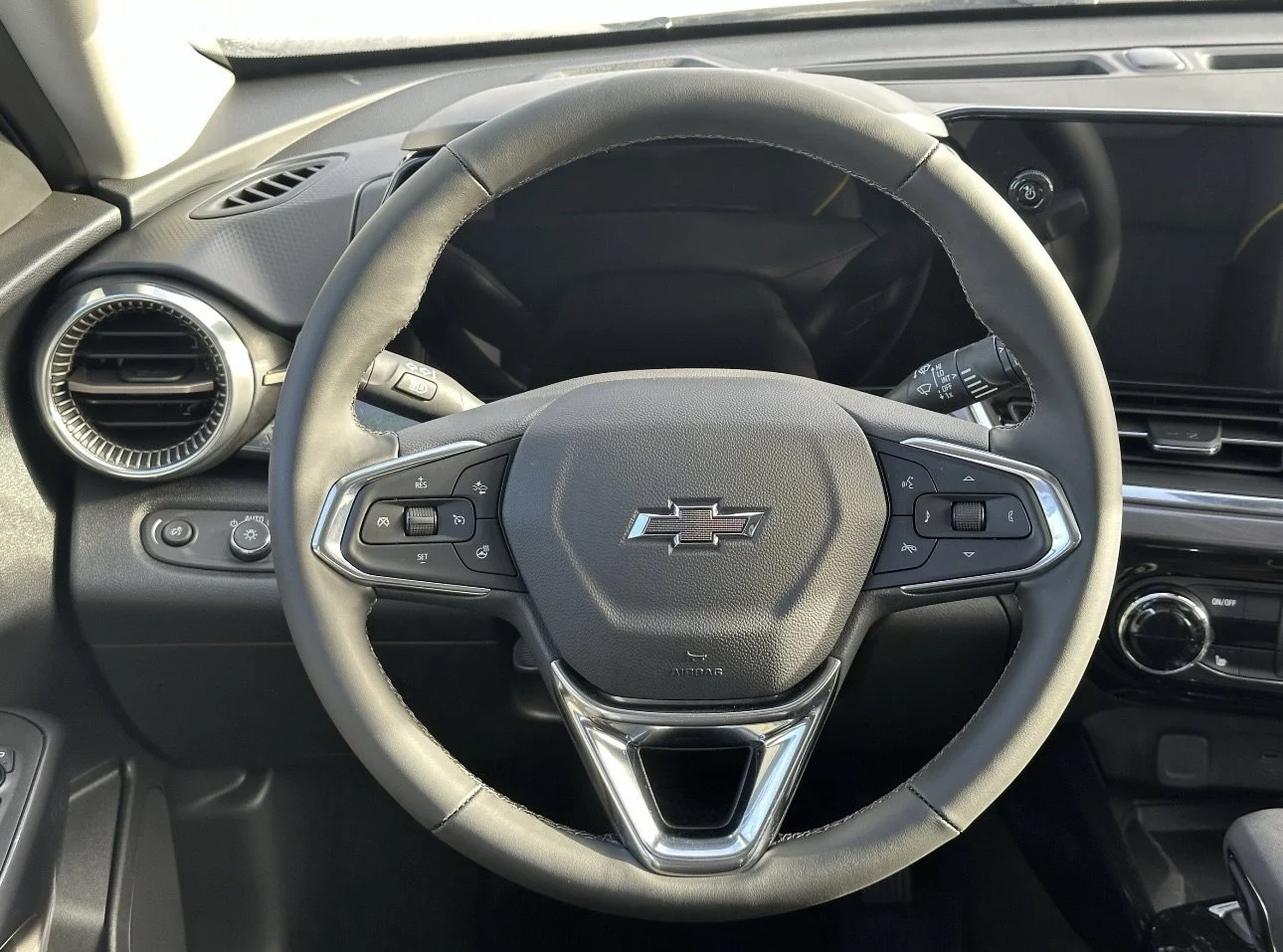 New 2026 Summit White Chevrolet ACTIV image 16