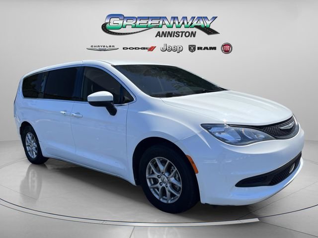 2022 Chrysler Voyager LX's photo