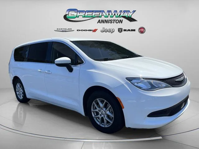2022 Chrysler Voyager LX's photo