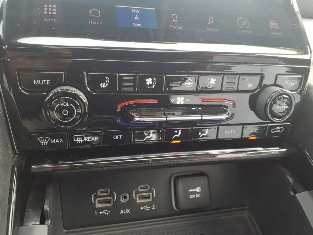 Used 2023 Black Jeep Limited image 32