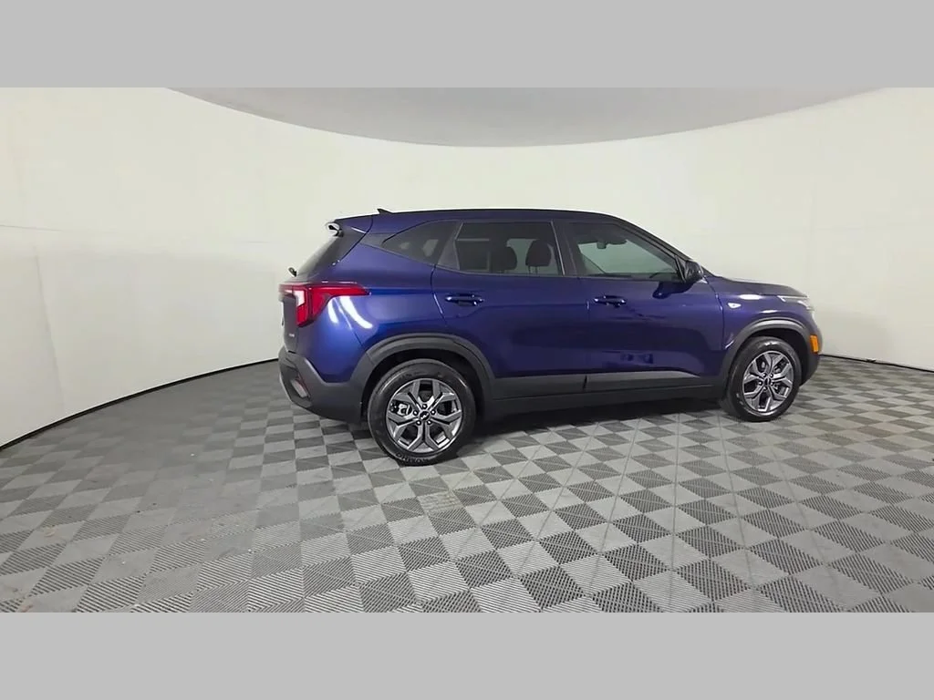 Used 2025 Dark Ocean Blue Kia LX image 39