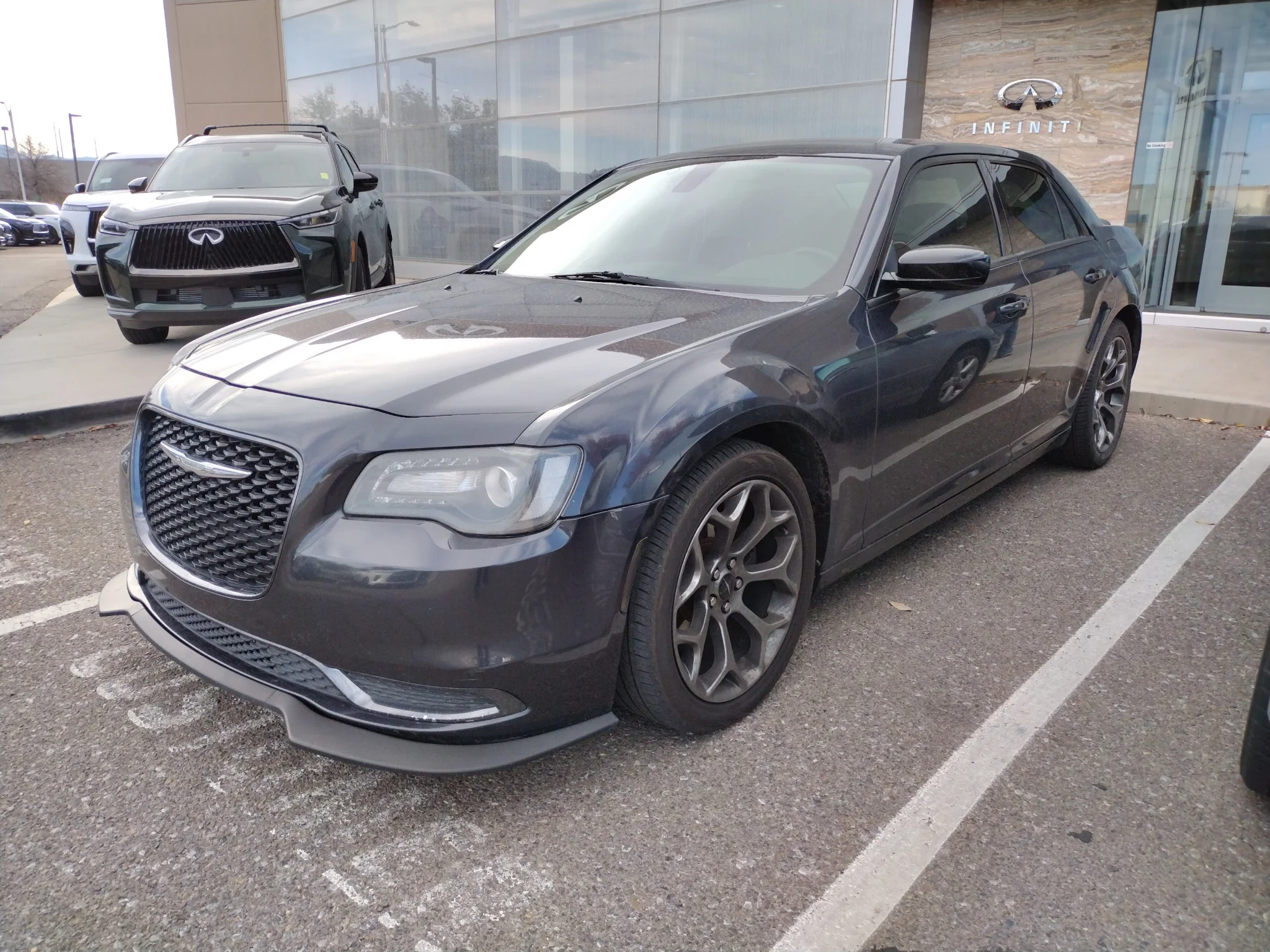 Used 2018 Gloss Black Chrysler Touring image 2