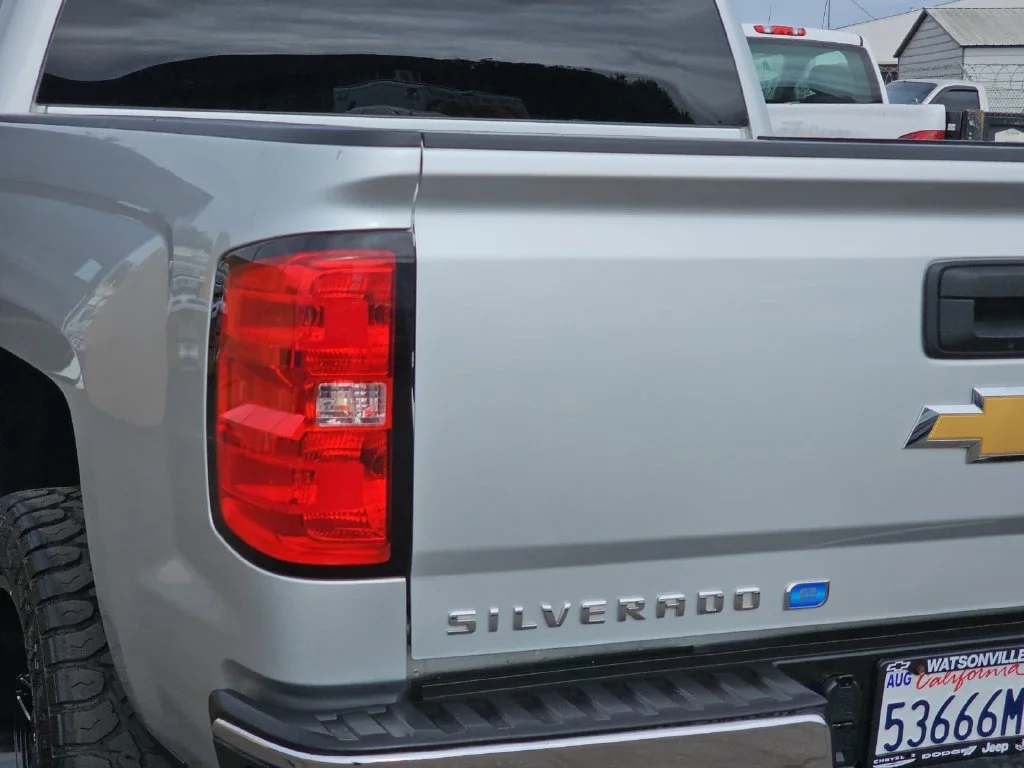 Used 2018 Silver Chevrolet LT image 39