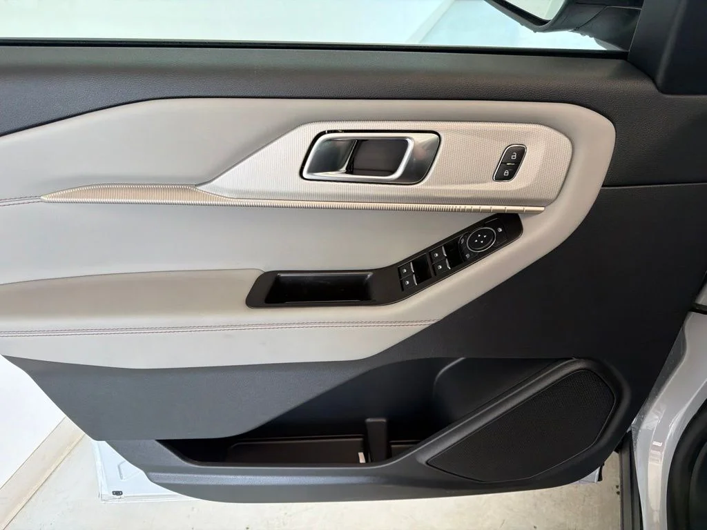 New 2026 Space White Metallic Ford Active image 13