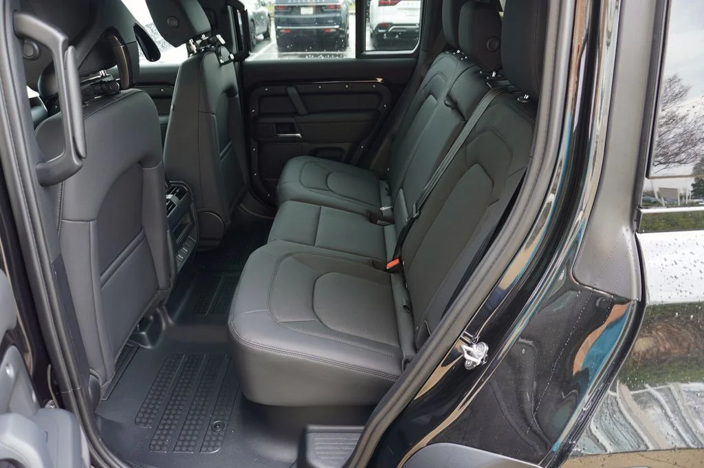 New 2026 Santorini Black Land Rover S image 30