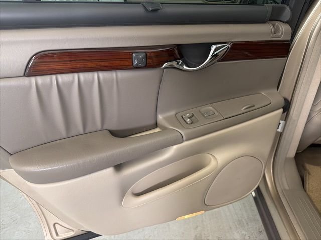 Used 2005 Light Cashmere Cadillac DHS image 13