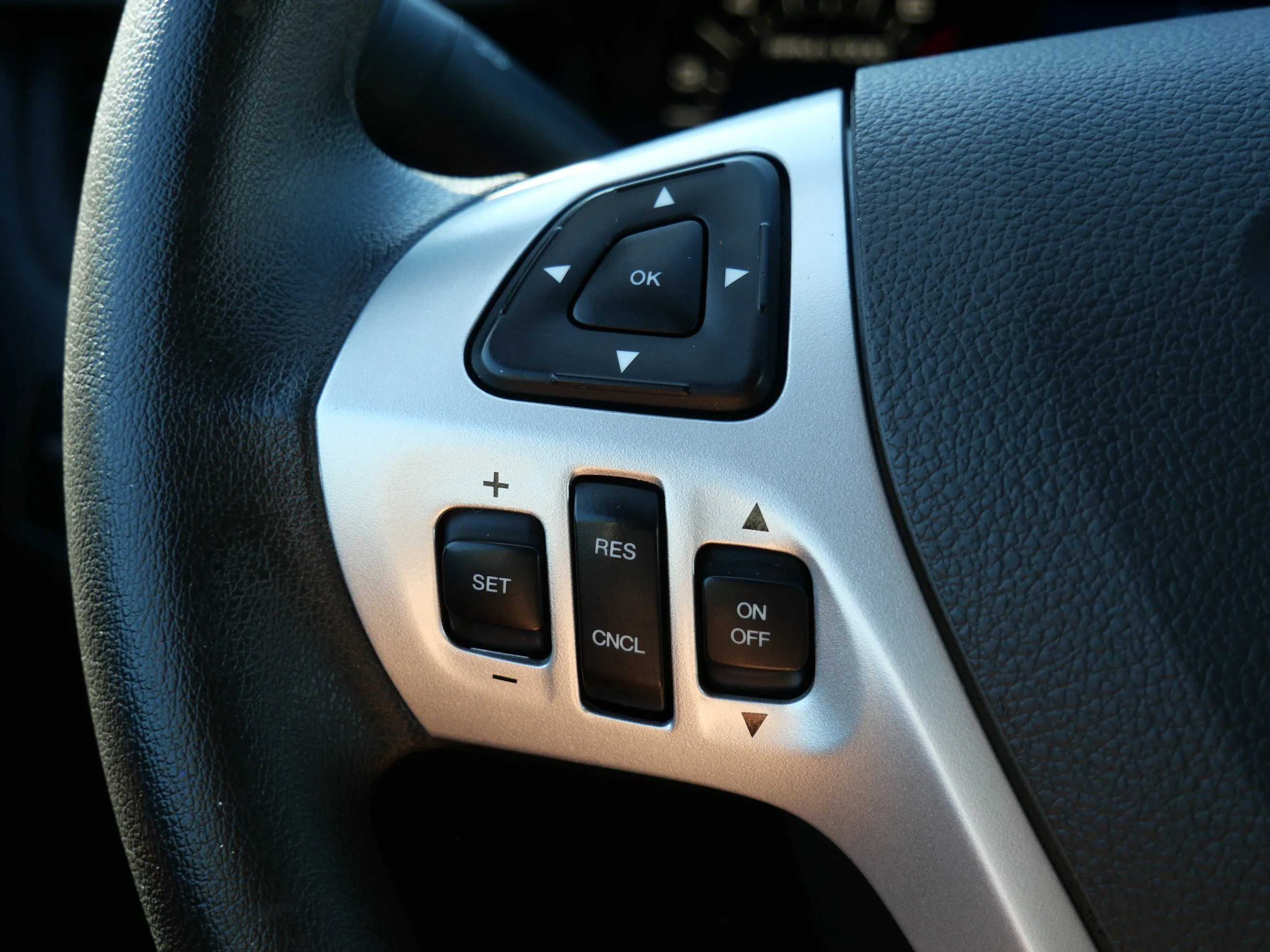 Used 2014 Ingot Silver Metallic Ford SE image 22