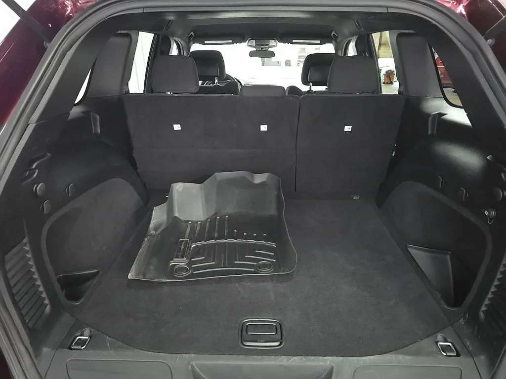 Used 2018 Red Jeep Laredo image 13